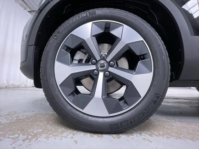 2026 Volvo XC40 Plus, B5 AWD Gas (mild hybrid), Dark