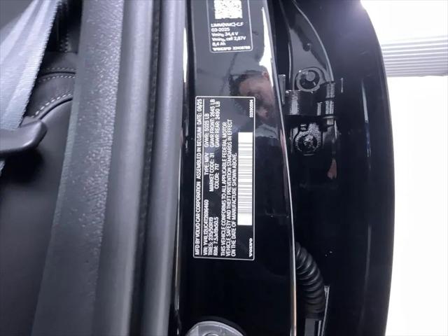 2026 Volvo XC40 Plus, B5 AWD Gas (mild hybrid), Dark