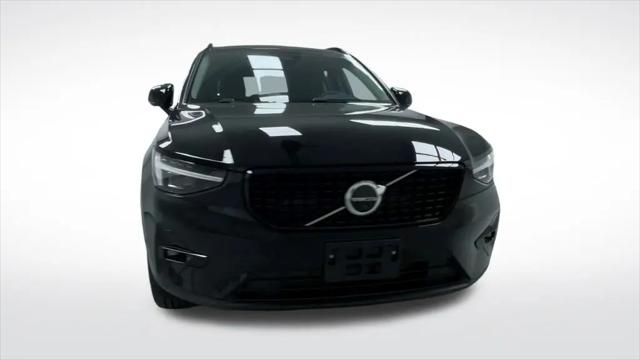 2026 Volvo XC40 Plus, B5 AWD Gas (mild hybrid), Dark