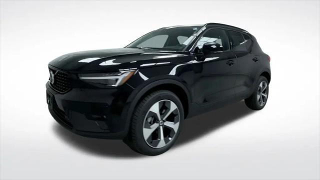 2026 Volvo XC40 Plus, B5 AWD Gas (mild hybrid), Dark