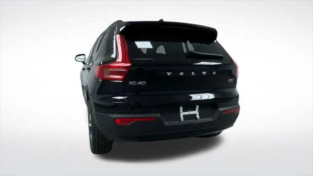 2026 Volvo XC40 Plus, B5 AWD Gas (mild hybrid), Dark