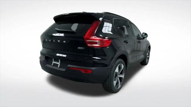 2026 Volvo XC40 Plus, B5 AWD Gas (mild hybrid), Dark