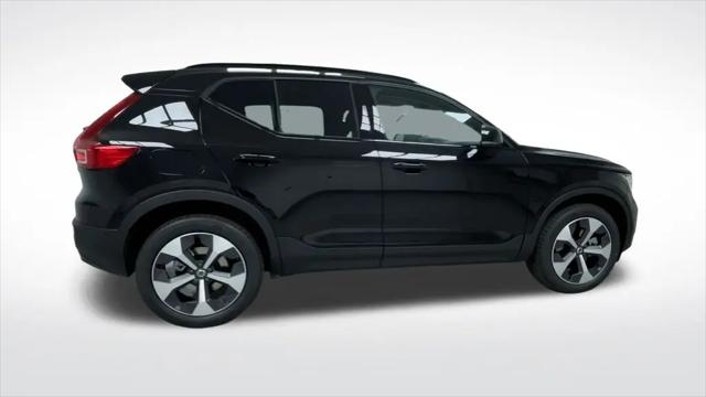 2026 Volvo XC40 Plus, B5 AWD Gas (mild hybrid), Dark