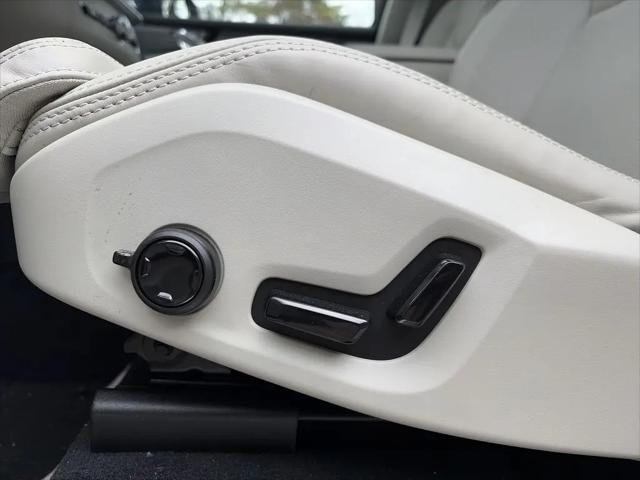 2026 Volvo XC90 Ultra, B6 AWD Gas (mild hybrid), Gasoline, Bright, 7 Seats