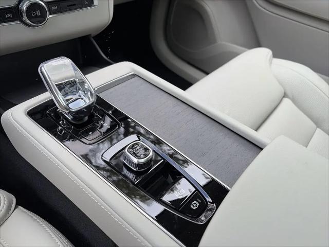 2026 Volvo XC90 Ultra, B6 AWD Gas (mild hybrid), Gasoline, Bright, 7 Seats