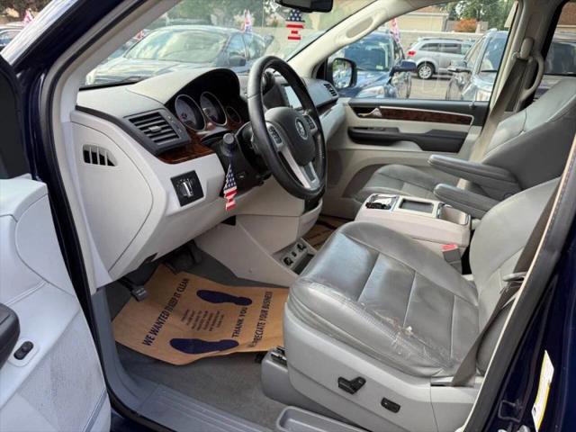 2014 Volkswagen Routan SEL Premium
