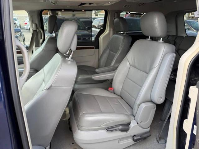 2014 Volkswagen Routan SEL Premium