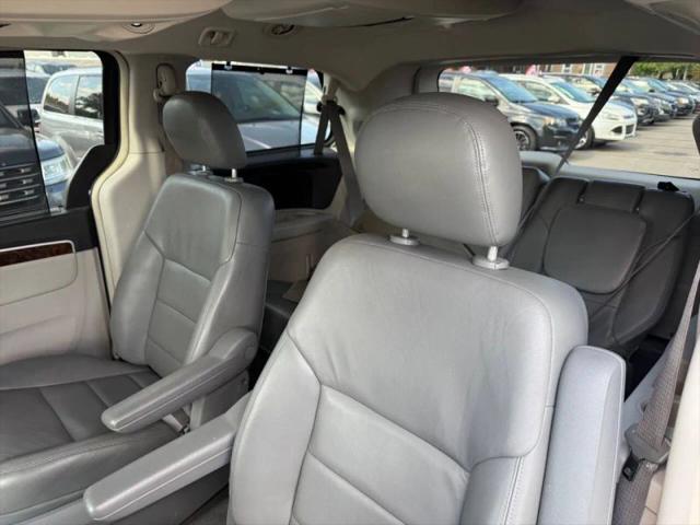 2014 Volkswagen Routan SEL Premium