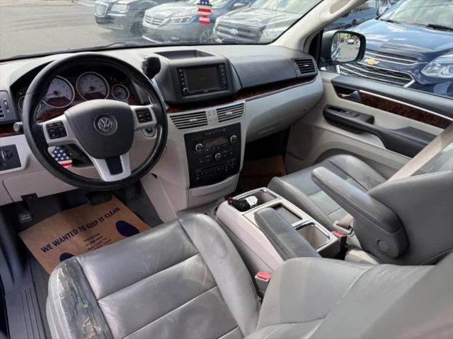 2014 Volkswagen Routan SEL Premium