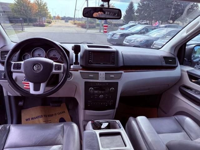 2014 Volkswagen Routan SEL Premium