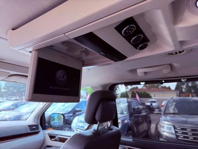 2014 Volkswagen Routan SEL Premium