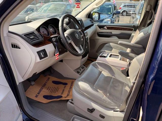 2014 Volkswagen Routan SEL Premium