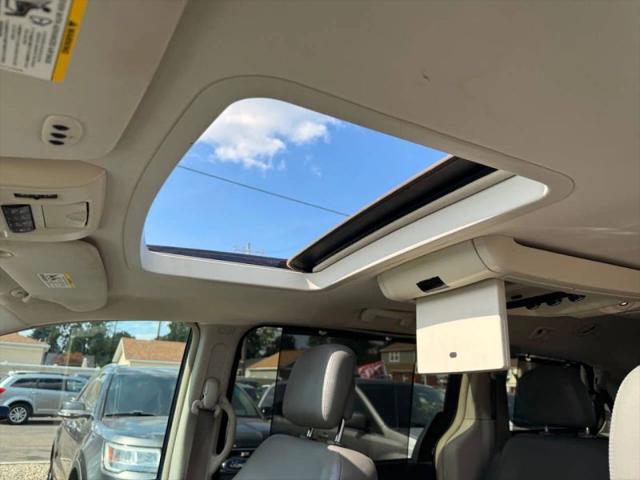 2014 Volkswagen Routan SEL Premium