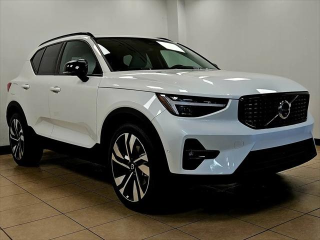 2026 Volvo XC40 Ultra, B5 AWD Gas (mild hybrid), Dark