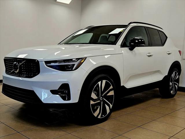 2026 Volvo XC40 Ultra, B5 AWD Gas (mild hybrid), Dark