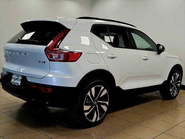 2026 Volvo XC40 Ultra, B5 AWD Gas (mild hybrid), Dark