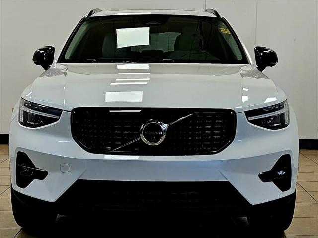 2026 Volvo XC40 Ultra, B5 AWD Gas (mild hybrid), Dark