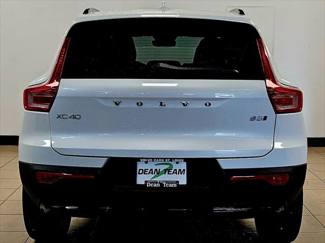 2026 Volvo XC40 Ultra, B5 AWD Gas (mild hybrid), Dark