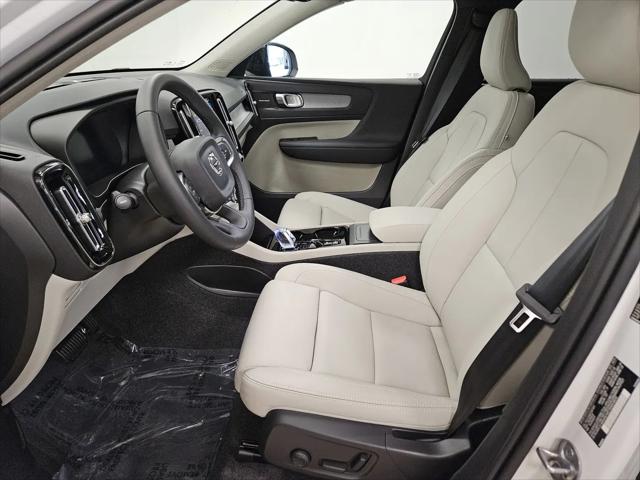 2026 Volvo XC40 Ultra, B5 AWD Gas (mild hybrid), Dark