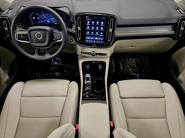 2026 Volvo XC40 Ultra, B5 AWD Gas (mild hybrid), Dark