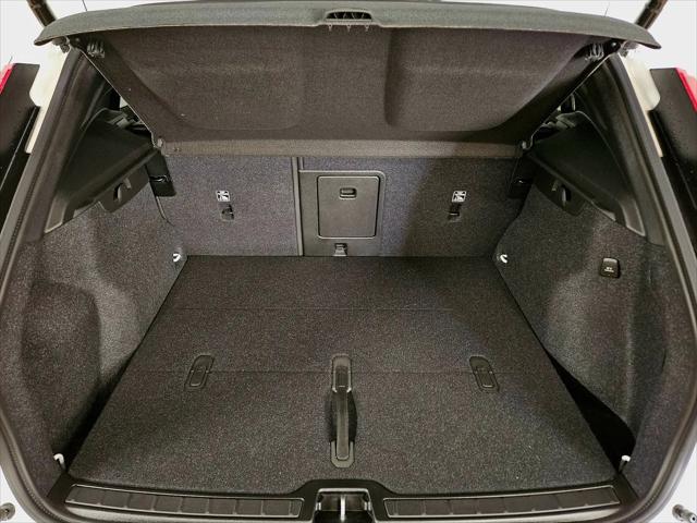 2026 Volvo XC40 Ultra, B5 AWD Gas (mild hybrid), Dark