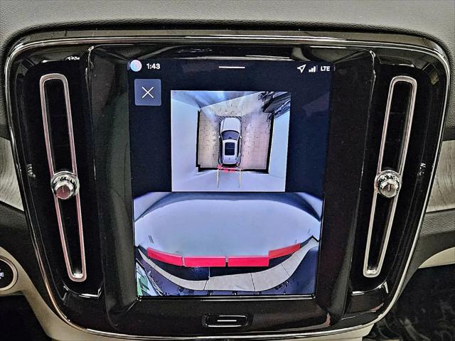 2026 Volvo XC40 Ultra, B5 AWD Gas (mild hybrid), Dark