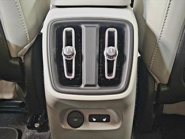 2026 Volvo XC40 Ultra, B5 AWD Gas (mild hybrid), Dark