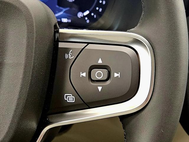 2026 Volvo XC40 Ultra, B5 AWD Gas (mild hybrid), Dark