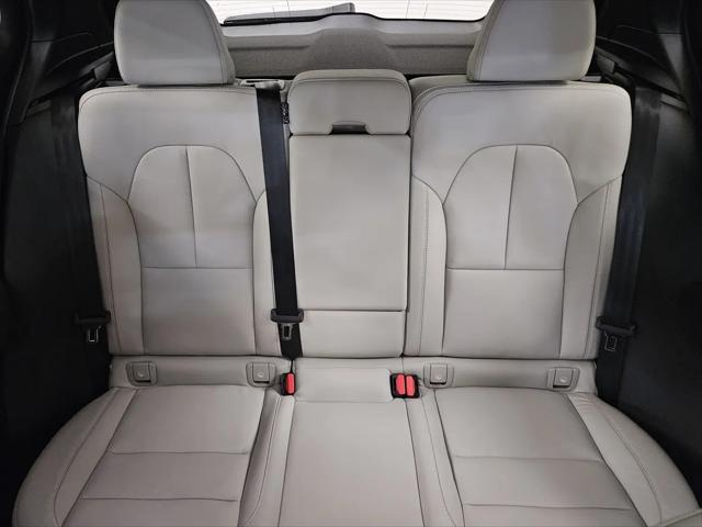 2026 Volvo XC40 Ultra, B5 AWD Gas (mild hybrid), Dark