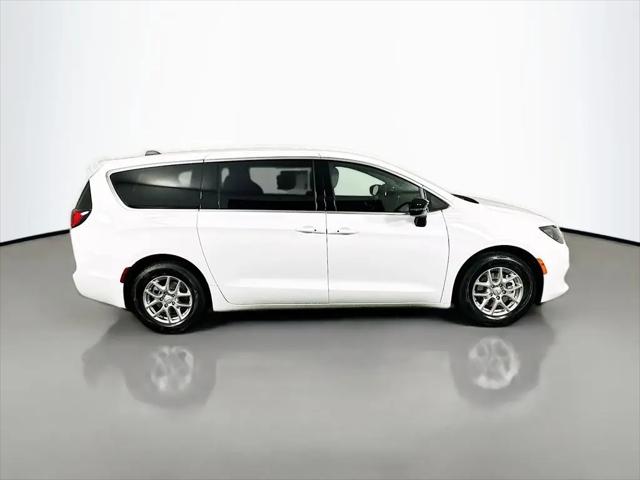 2026 Chrysler Voyager LX