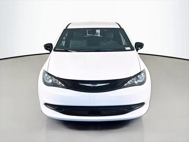 2026 Chrysler Voyager LX