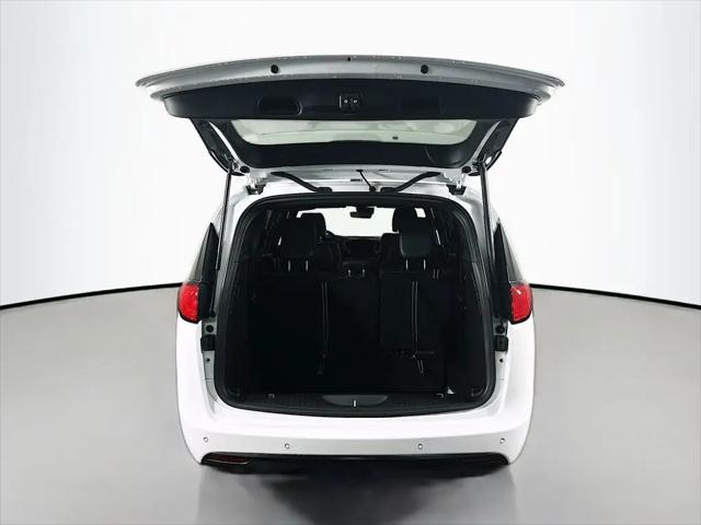 2026 Chrysler Voyager LX