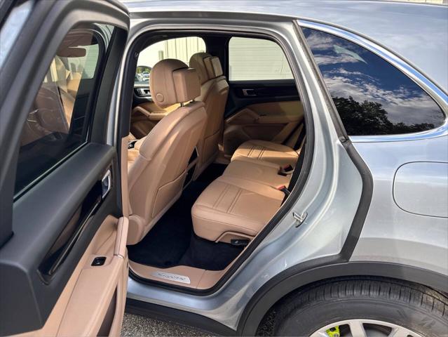 2023 Porsche Cayenne E Hybrid AWD 4dr SUV