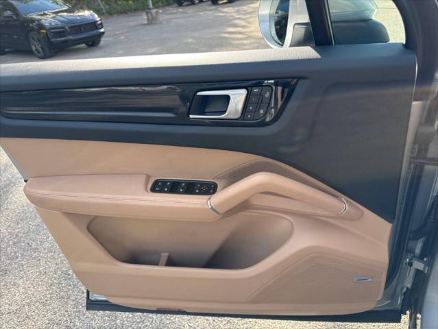 2023 Porsche Cayenne E Hybrid AWD 4dr SUV