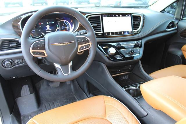 2023 Chrysler Pacifica Hybrid Pinnacle
