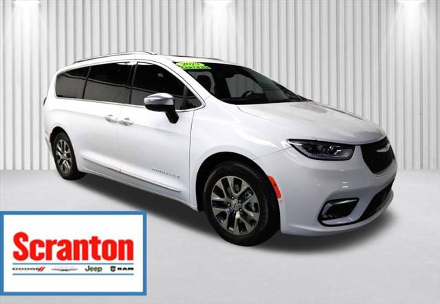 2023 Chrysler Pacifica Hybrid Pinnacle