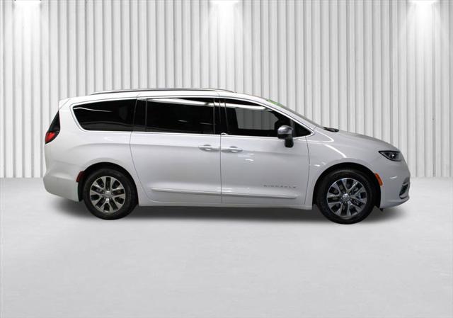 2023 Chrysler Pacifica Hybrid Pinnacle