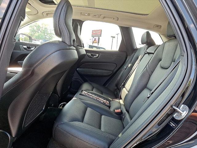 2022 Volvo XC60 B5 Momentum