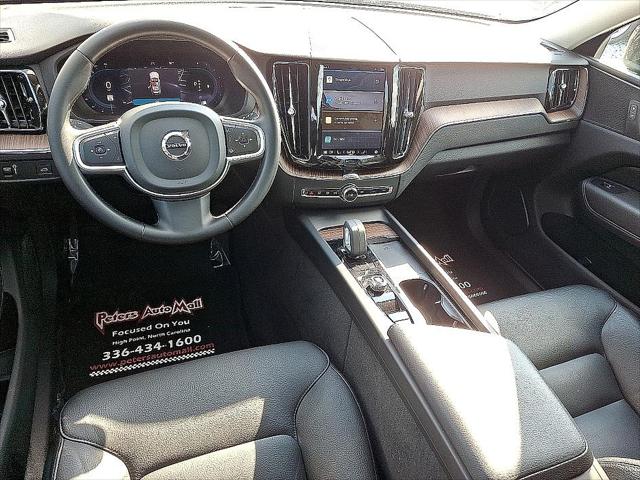 2022 Volvo XC60 B5 Momentum