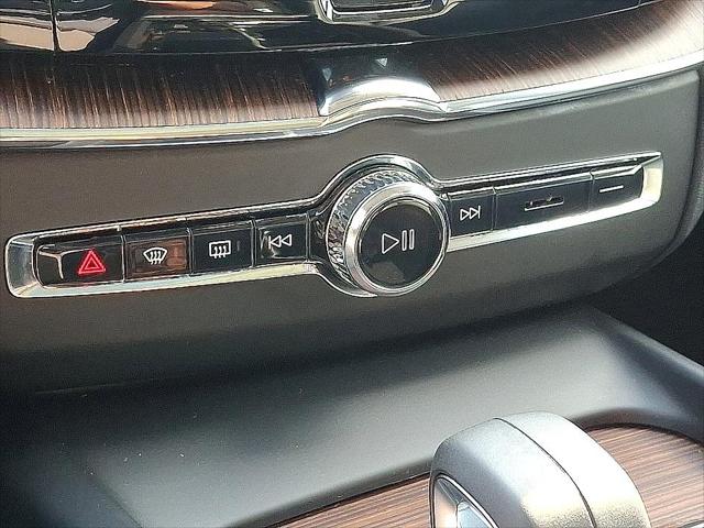 2022 Volvo XC60 B5 Momentum