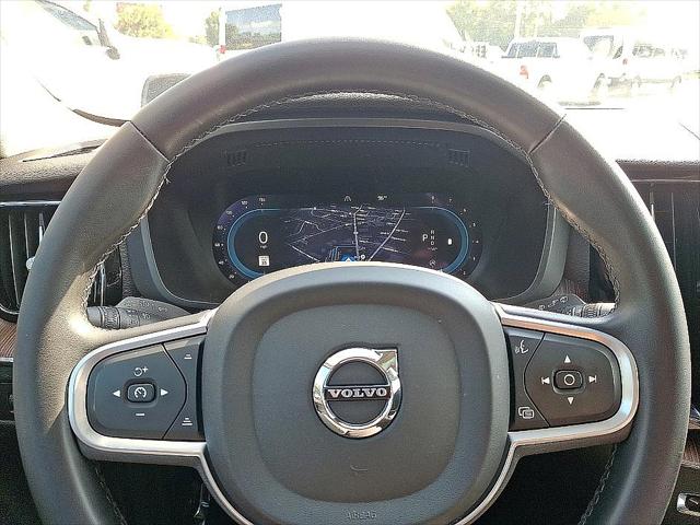 2022 Volvo XC60 B5 Momentum