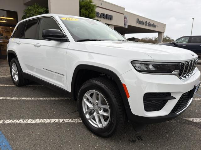 2025 Jeep Grand Cherokee GRAND CHEROKEE LAREDO X 4X4 2025 Jeep Grand Cherokee GRAND CHEROKEE LAREDO X 4X4