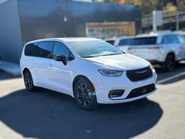 2026 Chrysler Pacifica PACIFICA SELECT AWD