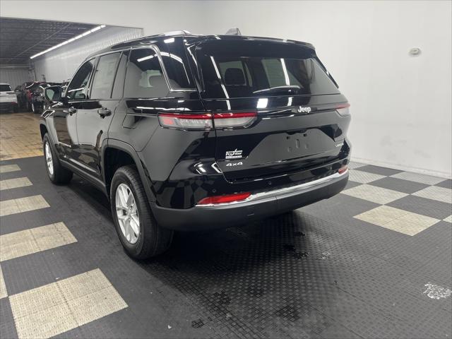 2025 Jeep Grand Cherokee GRAND CHEROKEE LAREDO X 4X4