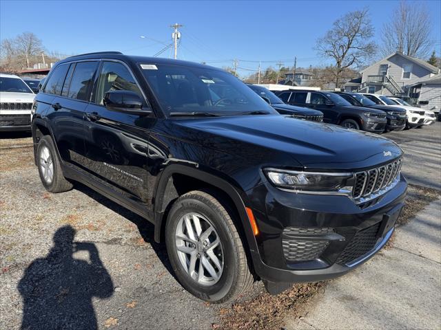 2025 Jeep Grand Cherokee GRAND CHEROKEE LAREDO X 4X4