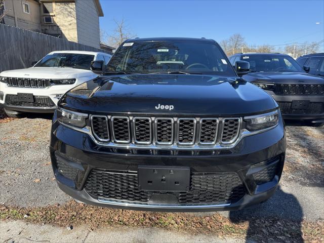 2025 Jeep Grand Cherokee GRAND CHEROKEE LAREDO X 4X4
