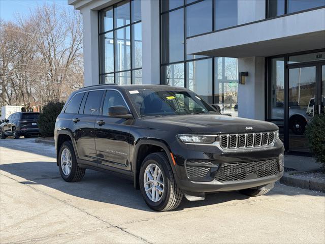 2025 Jeep Grand Cherokee GRAND CHEROKEE LAREDO X 4X4