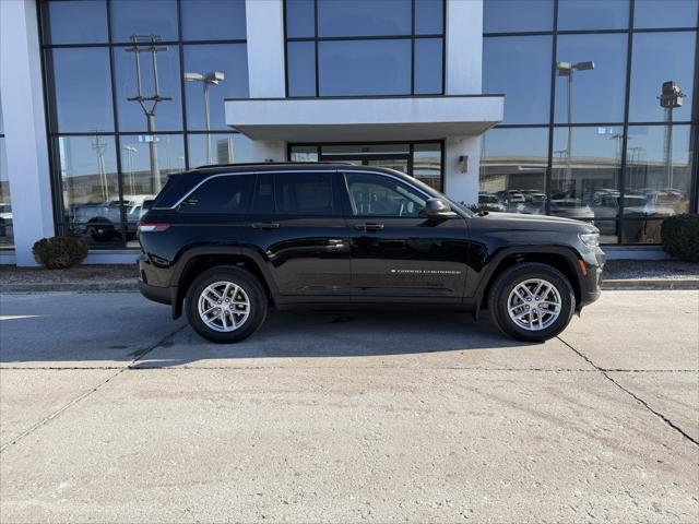 2025 Jeep Grand Cherokee GRAND CHEROKEE LAREDO X 4X4