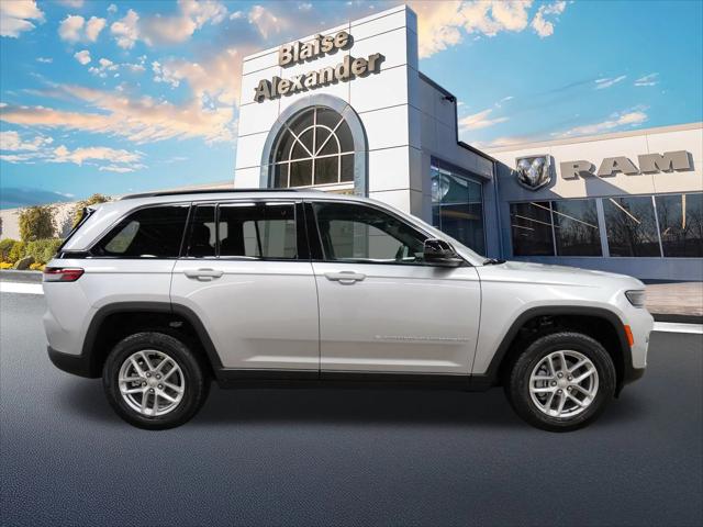 2025 Jeep Grand Cherokee GRAND CHEROKEE LAREDO X 4X4