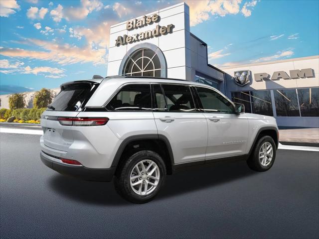 2025 Jeep Grand Cherokee GRAND CHEROKEE LAREDO X 4X4